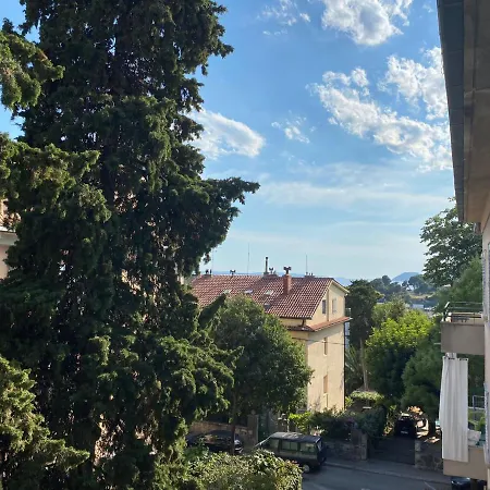 Specious And Newly Decorated At Bacvice Apartament Split