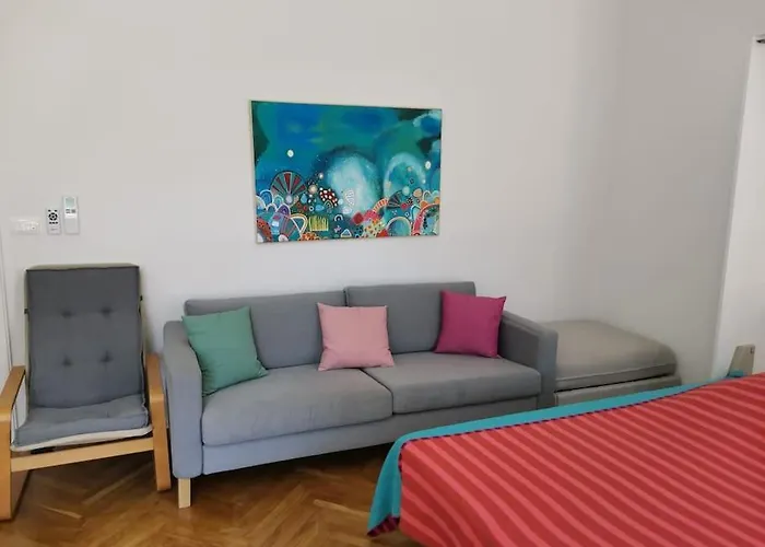 Apartament Specious And Newly Decorated At Bacvice