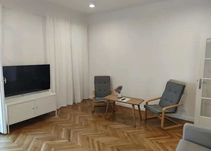 Specious And Newly Decorated At Bacvice Apartament *