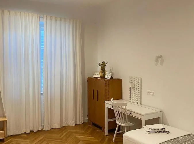 Apartament Specious And Newly Decorated At Bacvice *