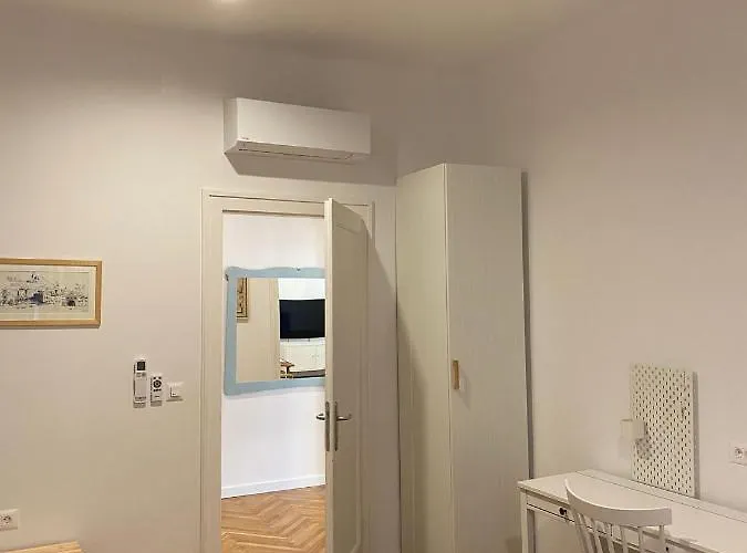 Specious And Newly Decorated At Bacvice *