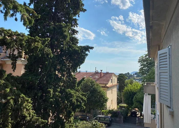 Specious And Newly Decorated At Bacvice Apartament Split