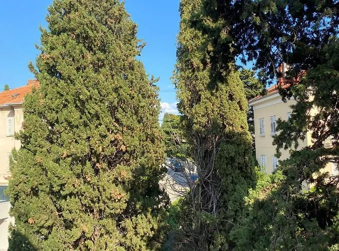 Specious And Newly Decorated At Bacvice Apartament Split