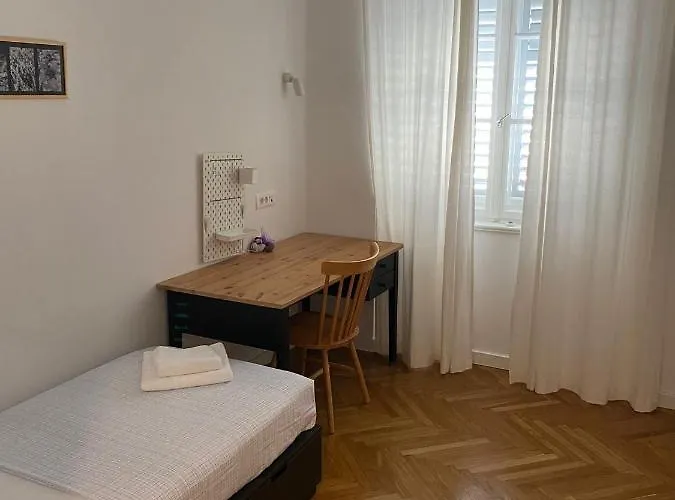 Apartament Specious And Newly Decorated At Bacvice