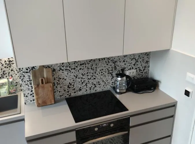 Specious And Newly Decorated At Bacvice Apartament *