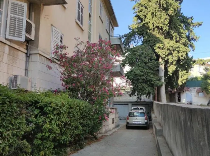 Apartament Specious And Newly Decorated At Bacvice *