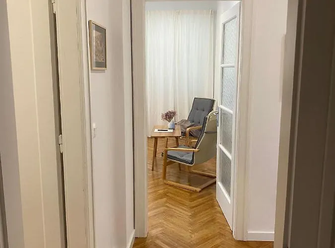 Specious And Newly Decorated At Bacvice Apartament Split