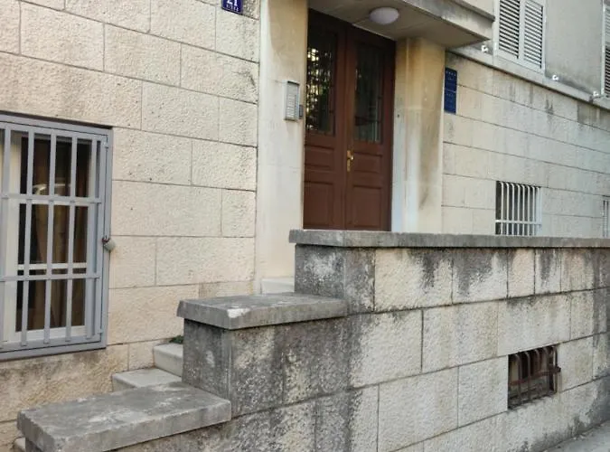 Apartament Specious And Newly Decorated At Bacvice *